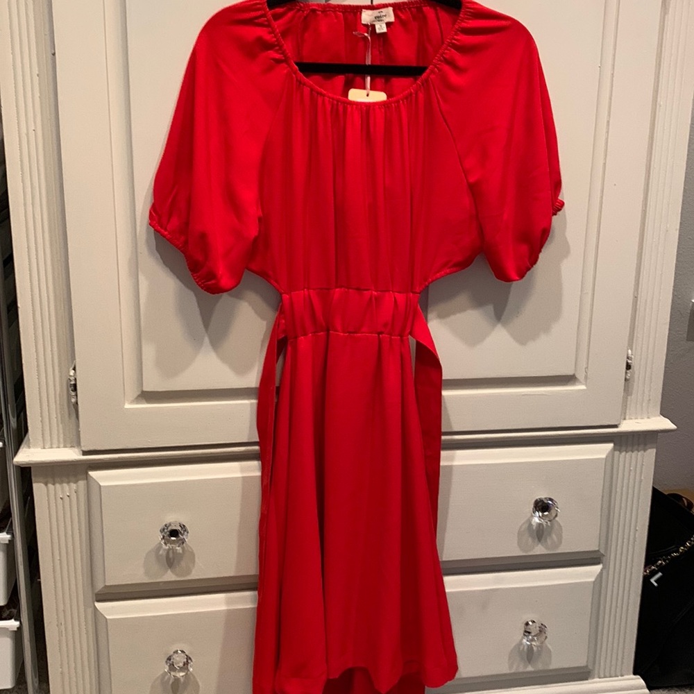Adorable red dress!